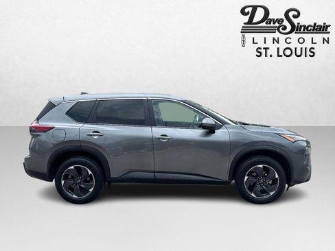 Used 2024 Nissan Rogue SV FWD image 2