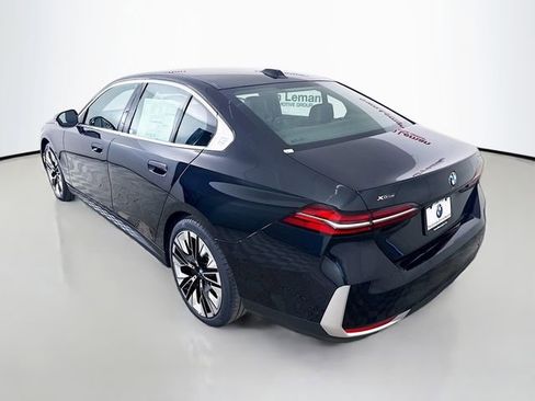 Used 2025 BMW 530i xDrive w/ Premium Package image 5