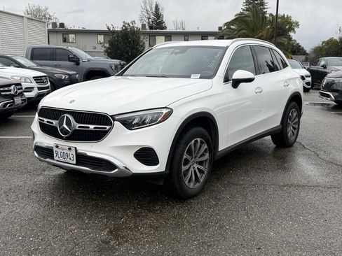 Used 2024 Mercedes-Benz GLC 300 image 1