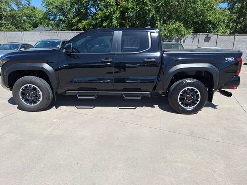 Used 2024 Toyota Tacoma TRD Off-Road AWD/4WD image 3