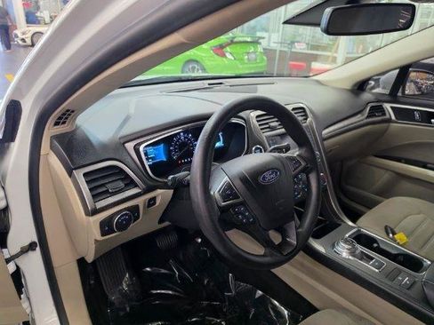 Used 2018 Ford Fusion SE FWD image 7