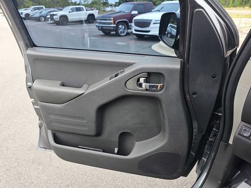 Used 2017 Nissan Frontier SV RWD image 24