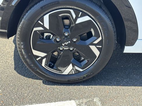 Certified 2023 Kia Niro Wind w/ Wind Preserve Package FWD image 7
