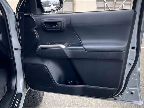 Used 2021 Toyota Tacoma SR5 w/ Trail Edition image 25