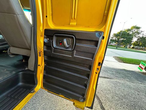 Used 2019 Chevrolet Express 2500 image 29