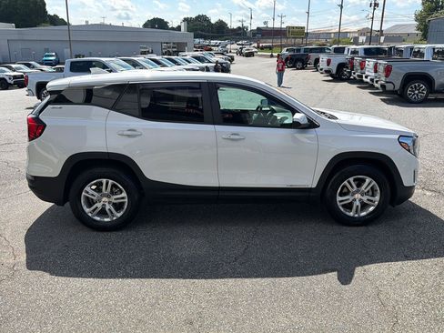 Used 2021 GMC Terrain SLE w/ LPO, Floor Liner Package FWD image 4