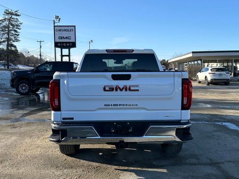 Used 2024 GMC Sierra 1500 SLT image 4