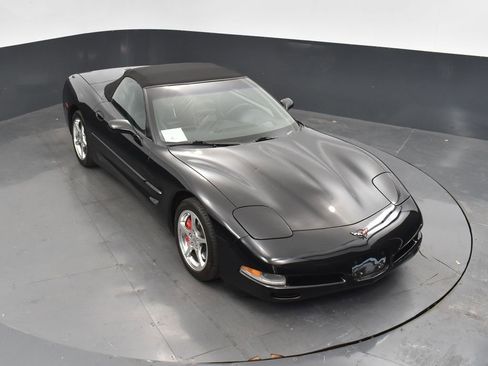 Used 2000 Chevrolet Corvette Base w/ Performance Handling Pkg image 25