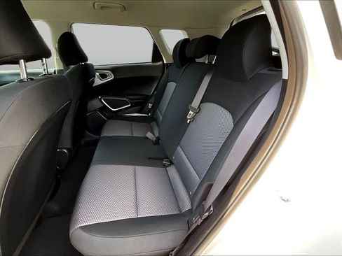Used 2025 Kia Soul LX w/ LX Technology Package FWD image 19