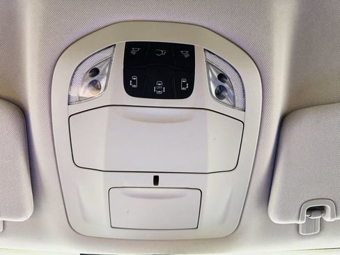 Used 2023 Chrysler Pacifica Touring-L FWD image 19