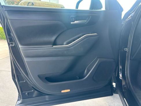 Certified 2025 Toyota Highlander XLE AWD/4WD image 10
