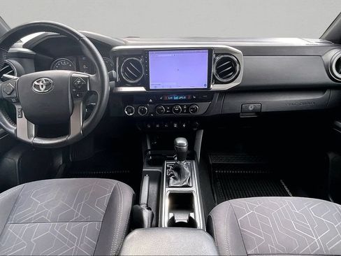 Certified 2017 Toyota Tacoma TRD Sport AWD/4WD image 10