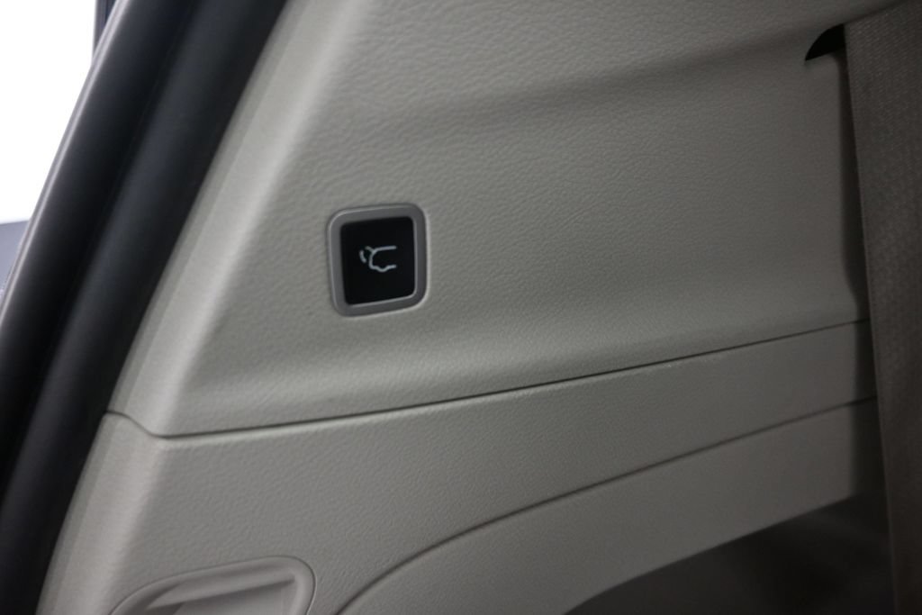 Used 2024 Chrysler Pacifica Touring-L FWD image 14