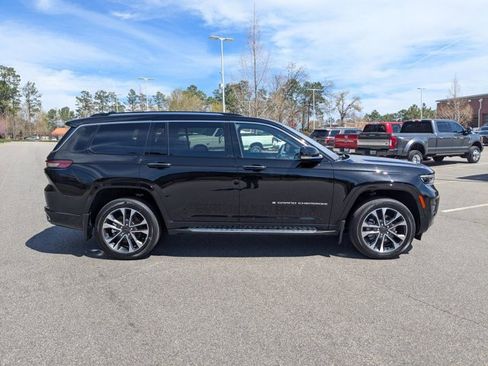 Used 2023 Jeep Grand Cherokee L Overland w/ Luxury Tech Group IV image 3