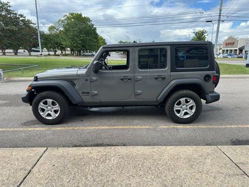 Used 2022 Jeep Wrangler Unlimited Sport AWD/4WD image 7