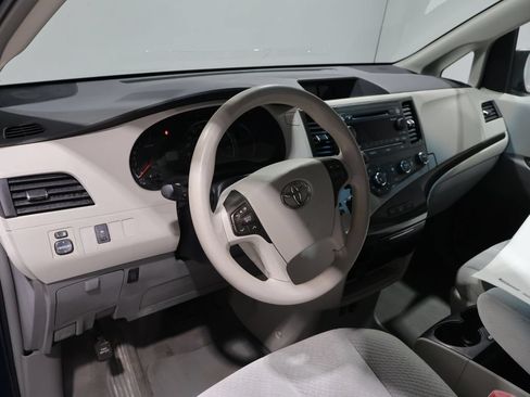 Used 2011 Toyota Sienna LE FWD image 14