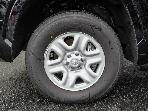 New 2026 Toyota Tundra SR image 12