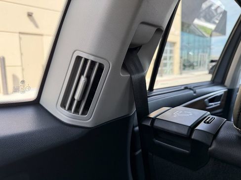 Used 2024 Volkswagen Atlas SE FWD image 40