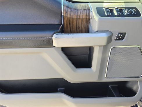 Used 2019 Ford F150 Lariat w/ Equipment Group 501A Mid image 27