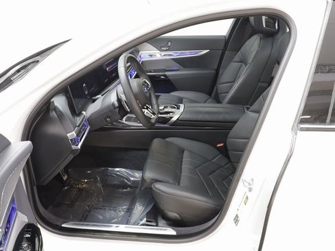 Certified 2025 BMW 750e xDrive 750e xDrive image 6