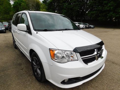 Used 2017 Dodge Grand Caravan SXT FWD image 8