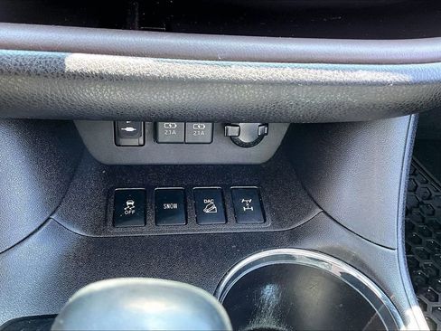 Used 2019 Toyota Highlander SE AWD/4WD image 16