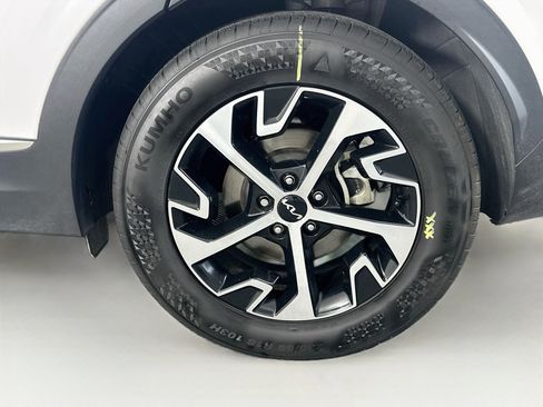 Used 2025 Kia Sportage EX FWD image 11