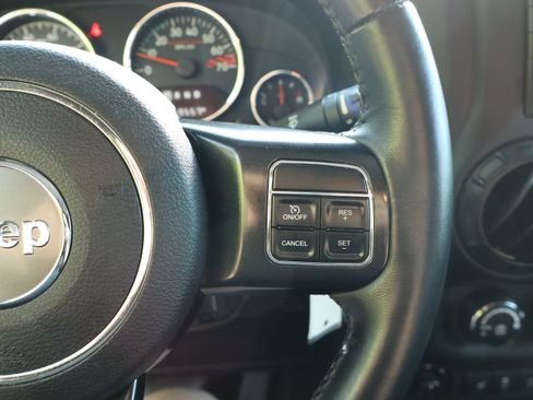 Used 2018 Jeep Wrangler Rubicon AWD/4WD image 31