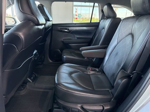 Used 2022 Toyota Highlander Platinum AWD/4WD image 12