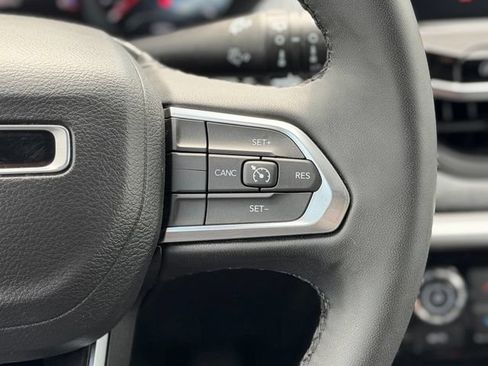 Used 2023 Jeep Compass Latitude AWD/4WD image 11