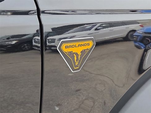 Used 2024 Ford Bronco Badlands image 8