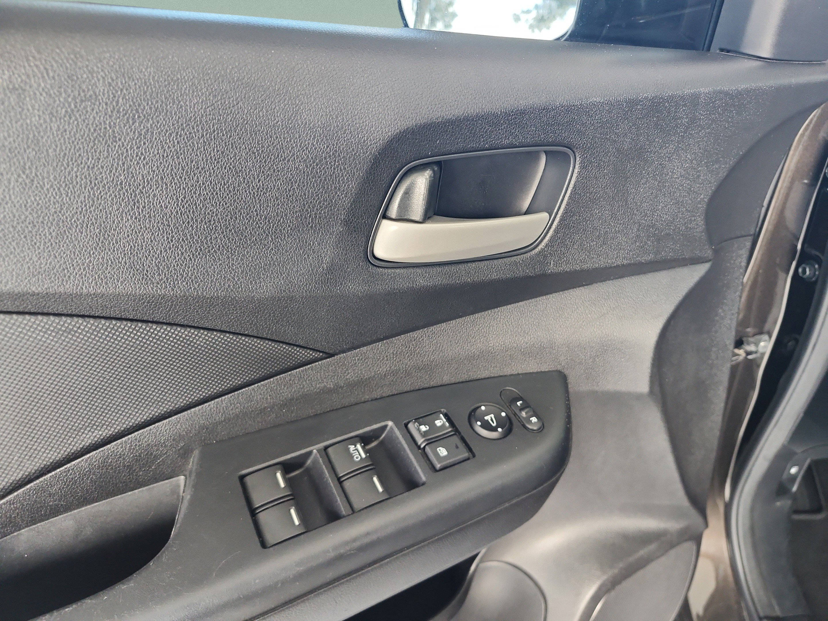 Used 2014 Honda CR-V LX image 15
