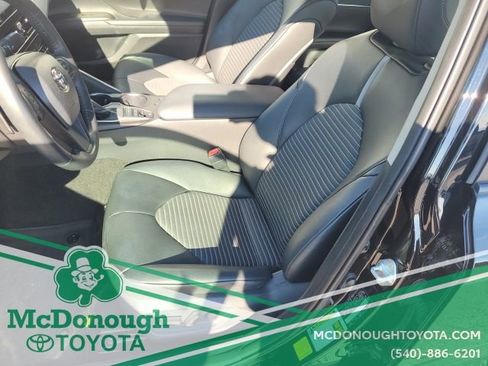 Certified 2022 Toyota Camry SE image 4