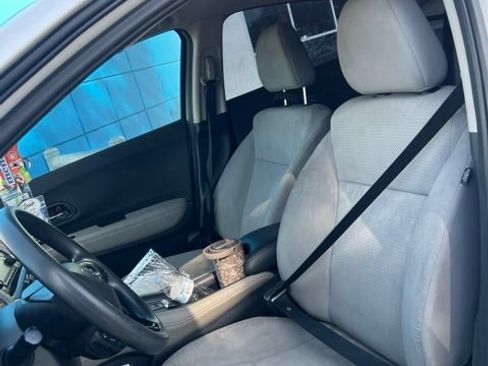 Used 2021 Honda HR-V LX image 12