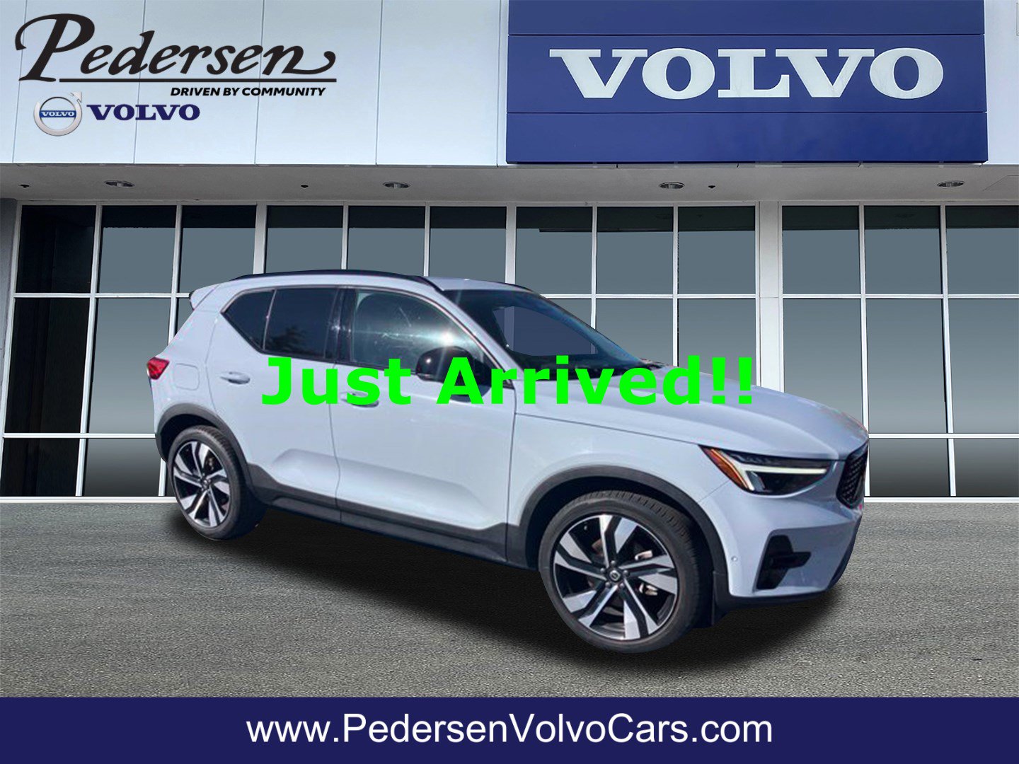 Used 2024 Volvo XC40 B5 Plus w/ Climate Package AWD/4WD image 1