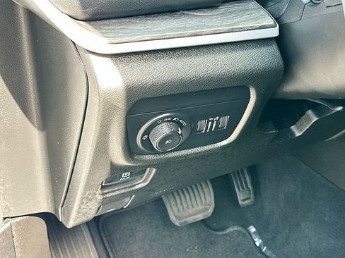 Used 2025 Jeep Grand Cherokee Limited AWD/4WD image 10