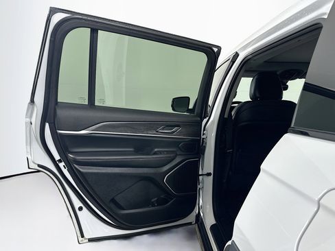 Used 2022 Jeep Grand Cherokee L Limited image 27