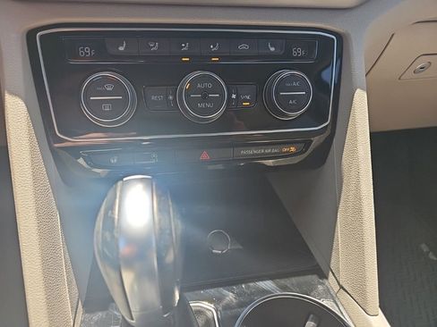 Used 2019 Volkswagen Atlas SEL AWD/4WD image 32