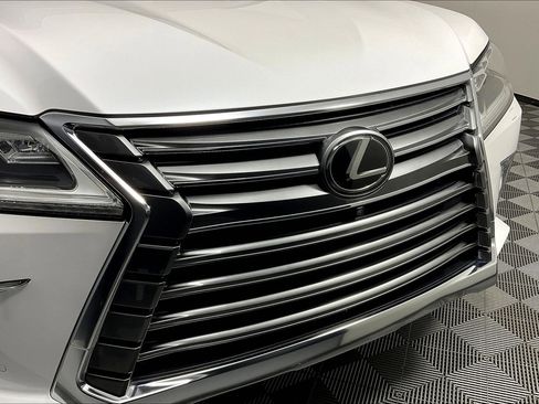 Used 2021 Lexus LX 570 4WD w/ Luxury Package image 35