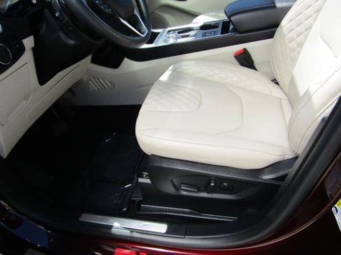 Used 2024 Ford Edge Titanium w/ Equipment Group 301A AWD/4WD image 20