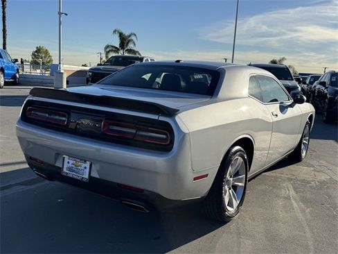 Used 2023 Dodge Challenger SXT image 4