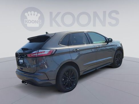 Used 2024 Ford Edge ST-Line w/ Class II Trailer Tow Package AWD/4WD image 12