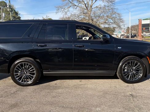 Used 2025 Cadillac Escalade Sport Platinum image 10