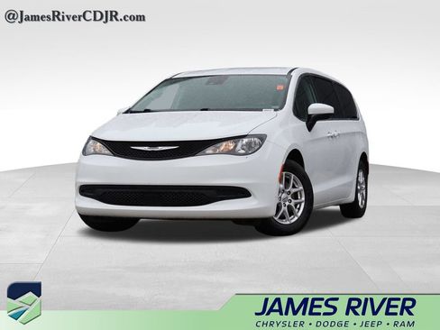 Used 2023 Chrysler Voyager LX FWD image 1