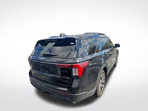 Used 2025 Ford Explorer ST-Line image 3