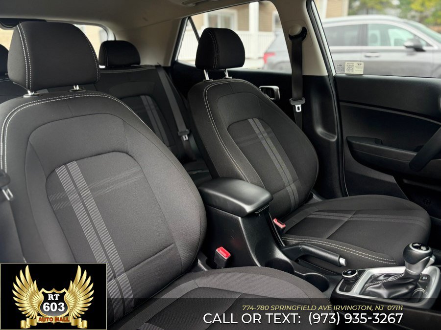 Used 2025 Hyundai Venue SEL FWD image 15