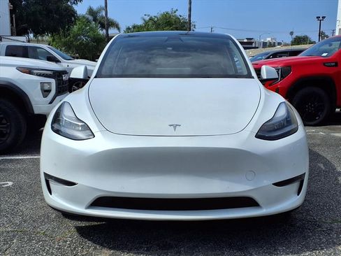 Used 2021 Tesla Model Y Long Range image 2