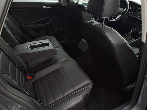 Used 2022 Volkswagen Jetta SE image 19