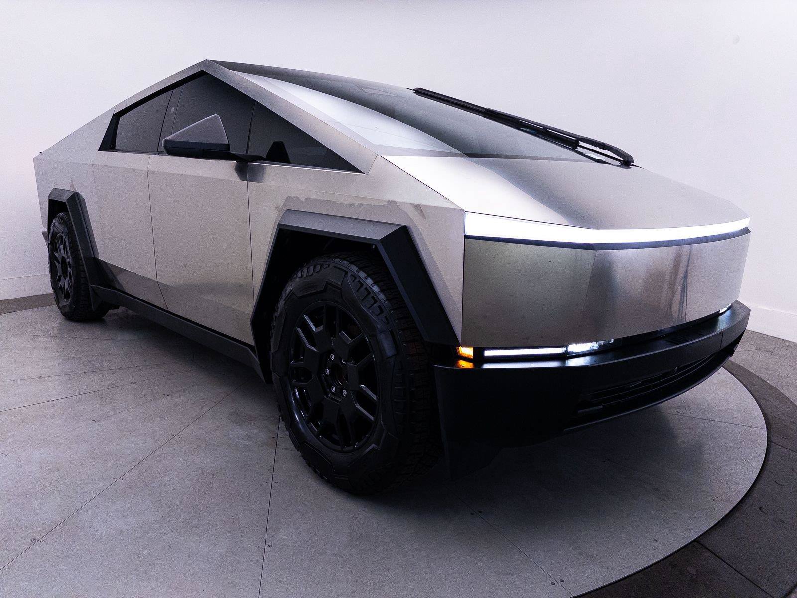 Used 2024 Tesla Cybertruck AWD Crew Cab image 12
