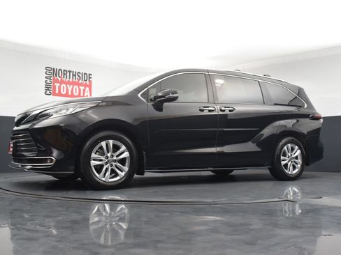 Used 2024 Toyota Sienna Limited AWD/4WD image 34